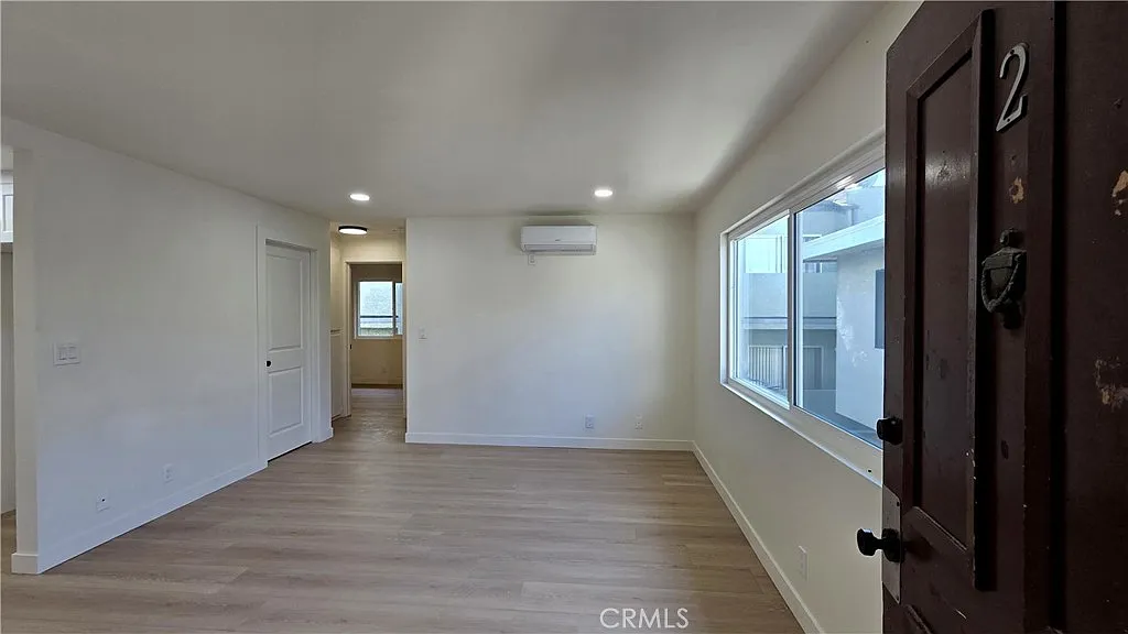 2 bed, 850 sqft, $2,400 — Photo 2