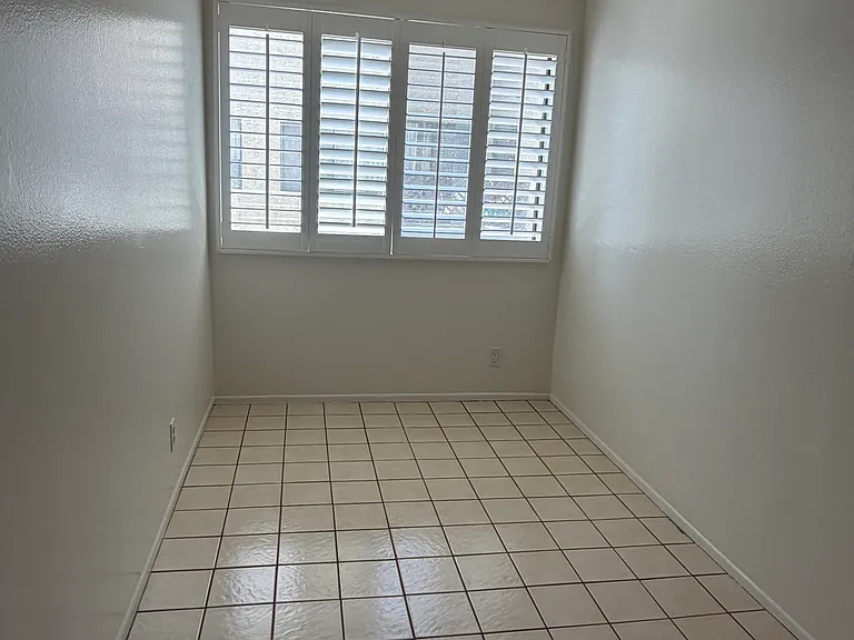 9131 Burnet Ave — Photo 20