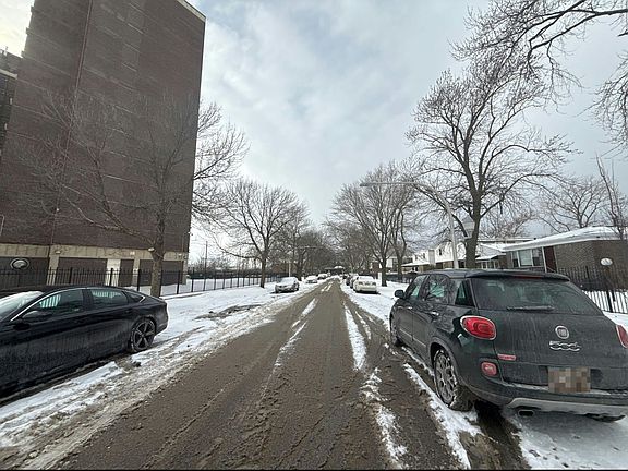 5th image of 308 W 42nd Pl