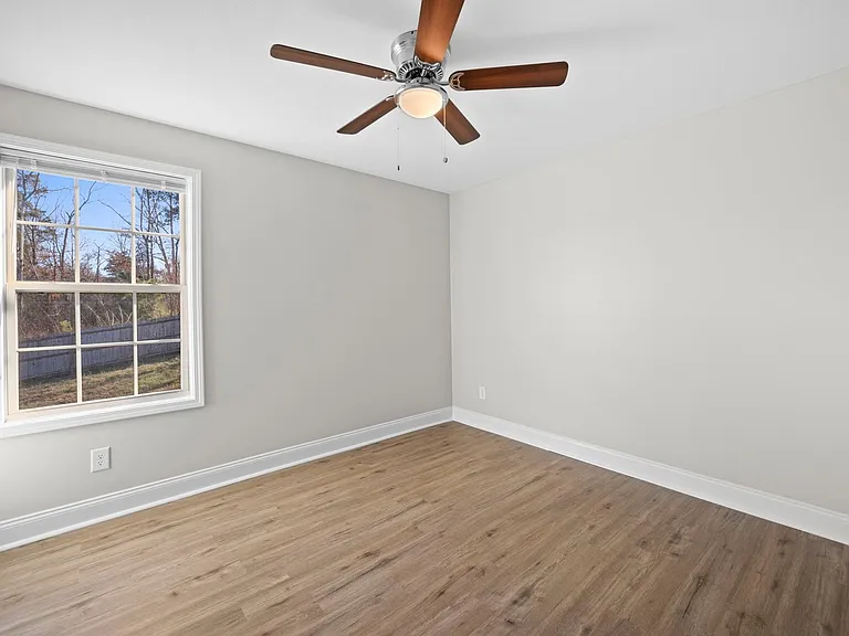 1385 Sussex Dr — Photo 26