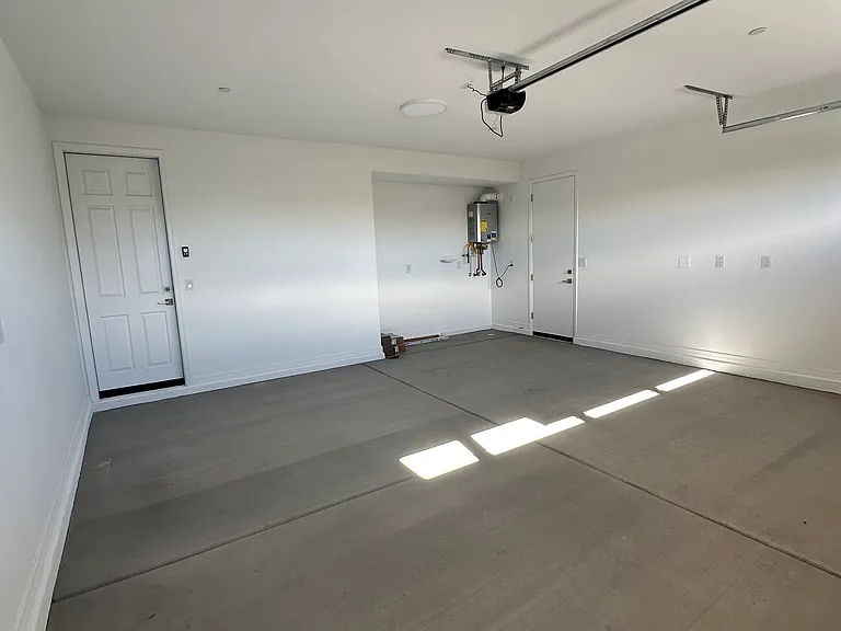 13426 W Eagle Feather Rd — Photo 2