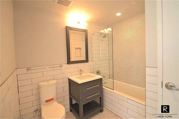 Rented by R New York | media 42