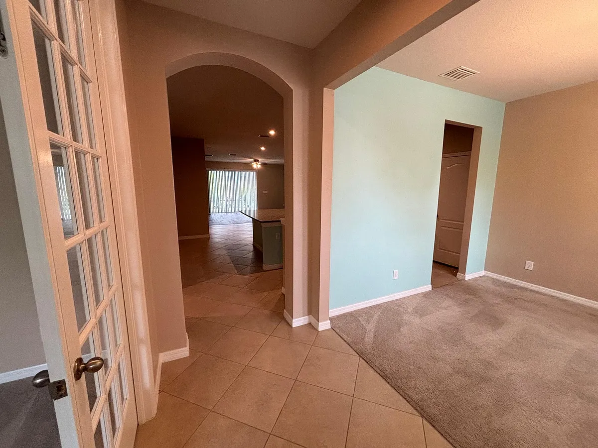 Building Photo - 11634 Lake Lucaya Dr