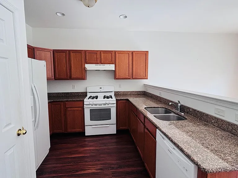 1011 King Way — Photo 2