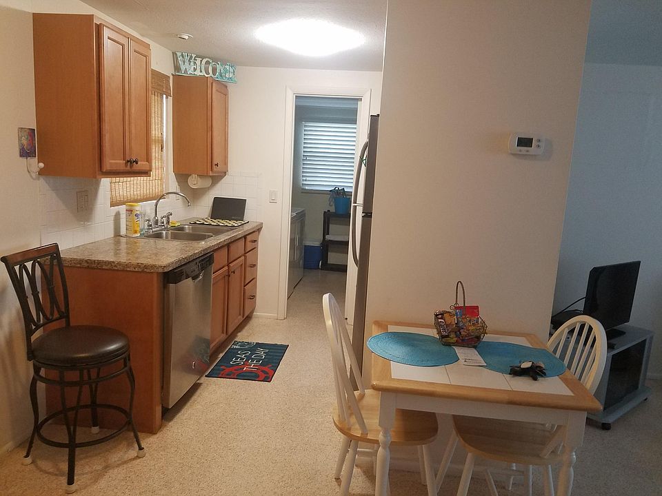 1st image of 20 Sylvania Ave