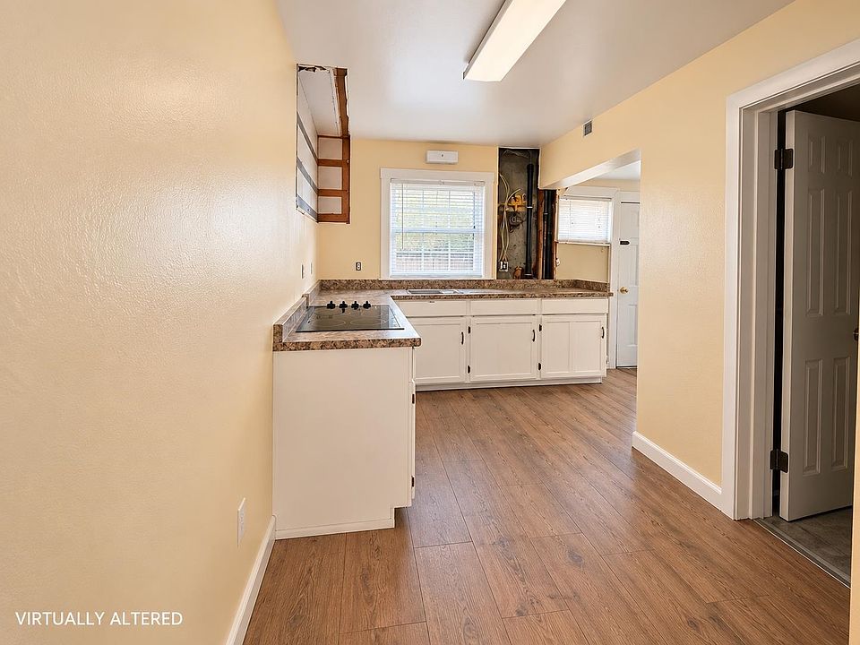 7th image of 232 Portola Ave