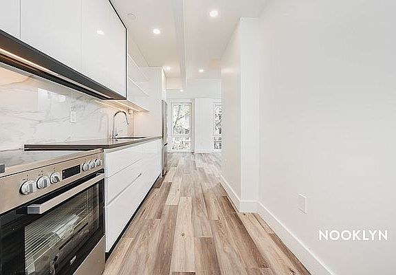 4th image of 445 Vanderbilt Ave #304