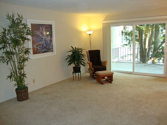 3rd image of 802 N Delaware St APT 212