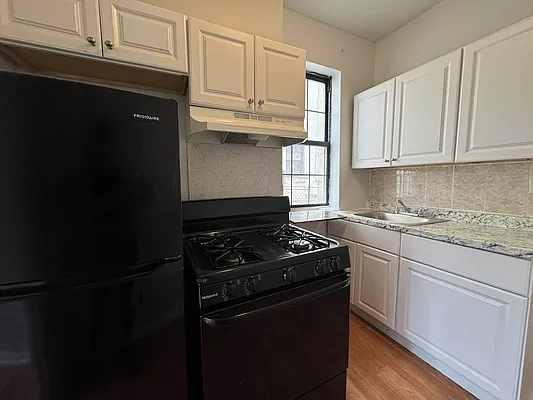 Rented by Pear NYC LLC | media 11