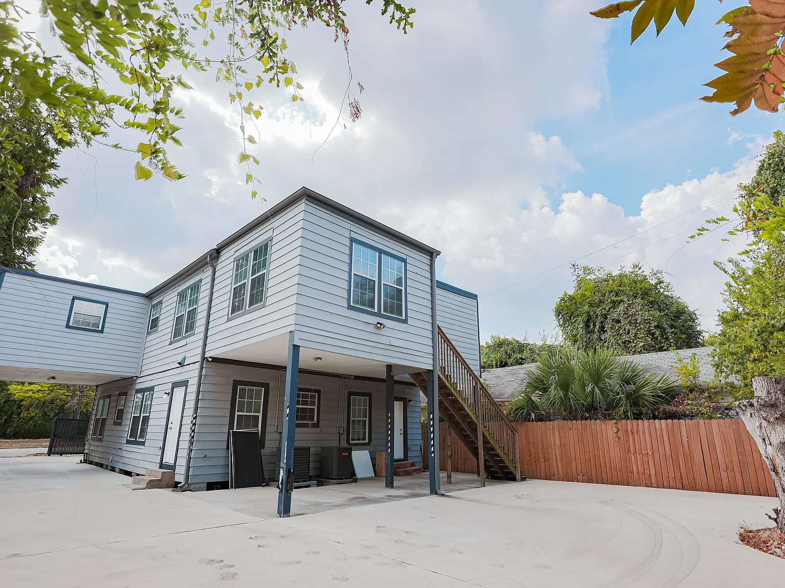 3203 Elgin St — Photo 3