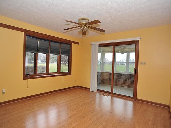 5th image of 216 E Lincoln Ave Unit 3