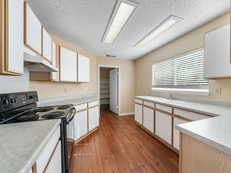 7038 Cole Creek Dr — Photo 11