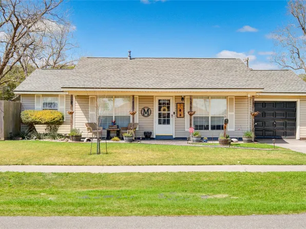 106 S Mattson St, West Columbia, TX 77486