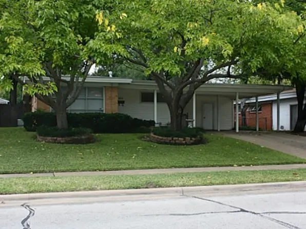 1815 John Smith Dr, Irving, TX 75061