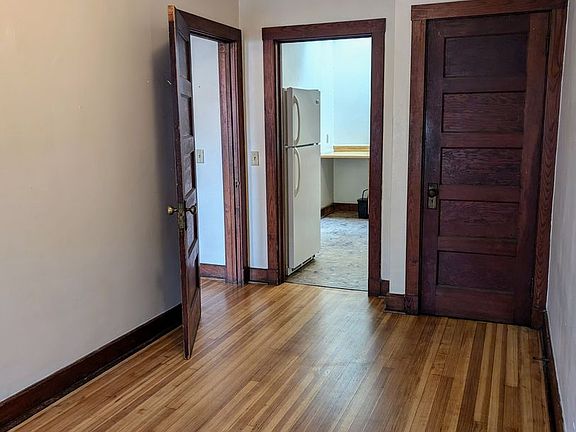 4th image of 117-119 Main St #119M
