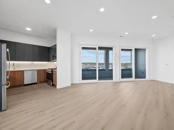 17 Avenue East image 55 of 57