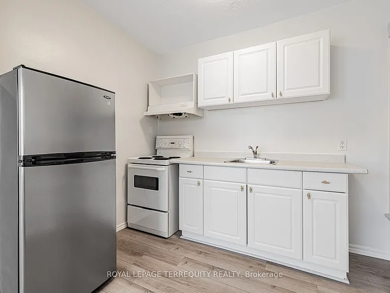 171 Christie St #TOP FLOOR — Photo 8