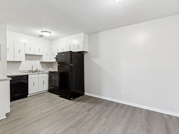 5th image of 137 Oyler Ln #111