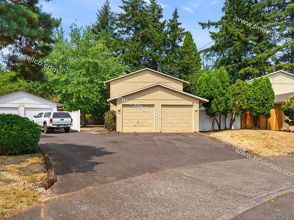 1153-1155 NE 120th Ave