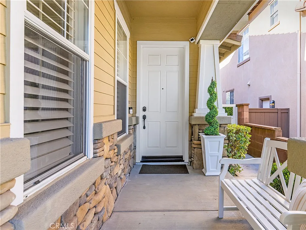 5 bed, 2800 sqft, $7,850 — Photo 3