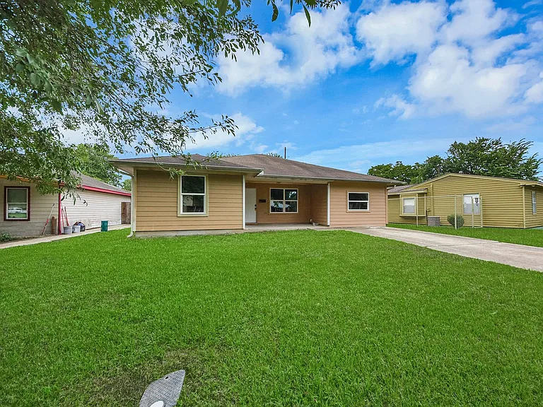 608 Trinity Ln — Photo 40