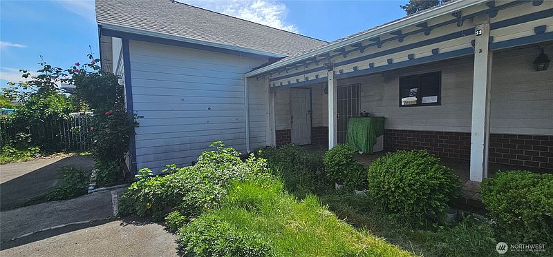 2nd image of 9722 South Tacoma Way