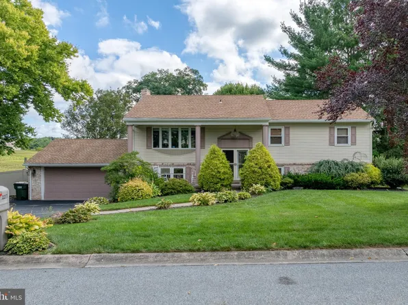 2217 Old Colony Rd, York, PA 17402