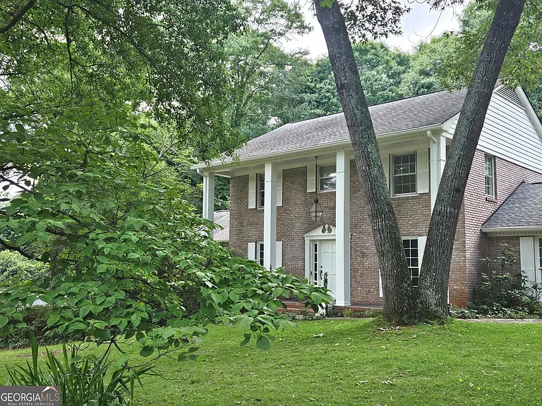 615 Kings Rd — Photo 6