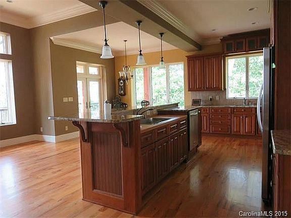 Kitchen & breakfast nook
