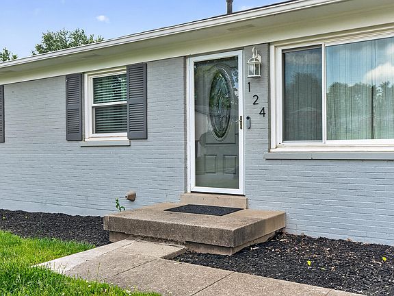 3rd image of 124 Manitoba Ln
