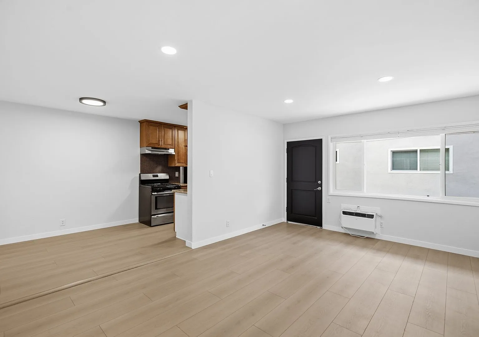 14616 Magnolia Blvd — Photo 1
