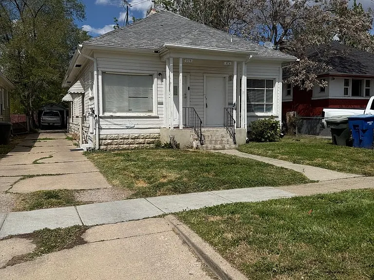 570 29th St — Photo 2