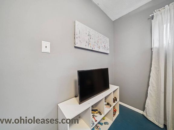 3rd image of 17632 S Miles Rd