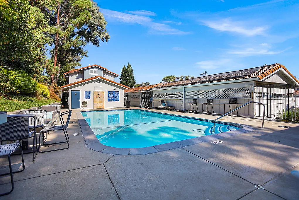 Foothill - Twin Creeks Condos — Photo 2