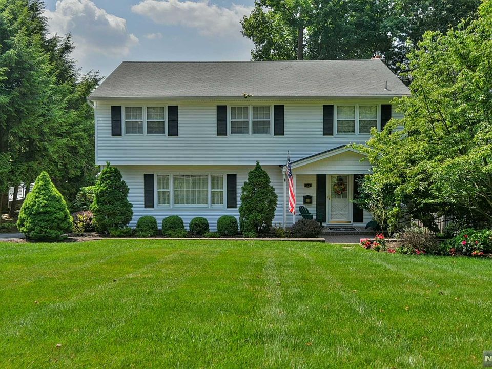 1st image of 33 Buckingham Dr
