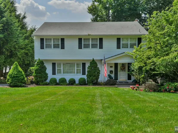 33 Buckingham Dr, Ramsey, NJ 07446