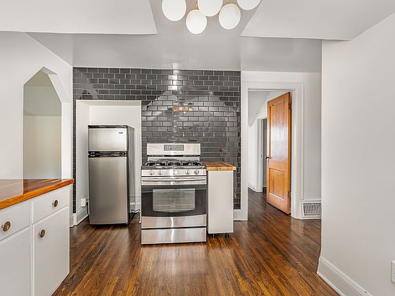 3rd image of 2107 Grand St NE #2