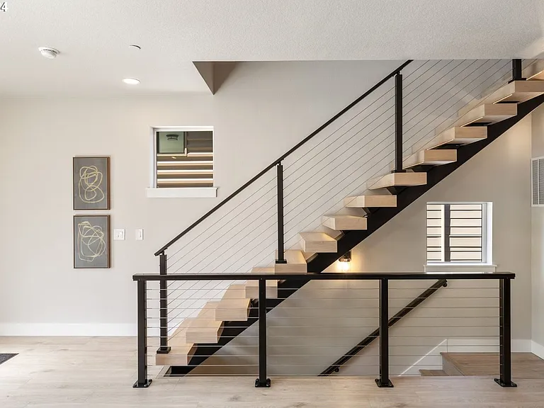 617 SW Lobelia St — Photo 15
