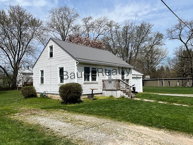 912 Grove Ave — Photo 2