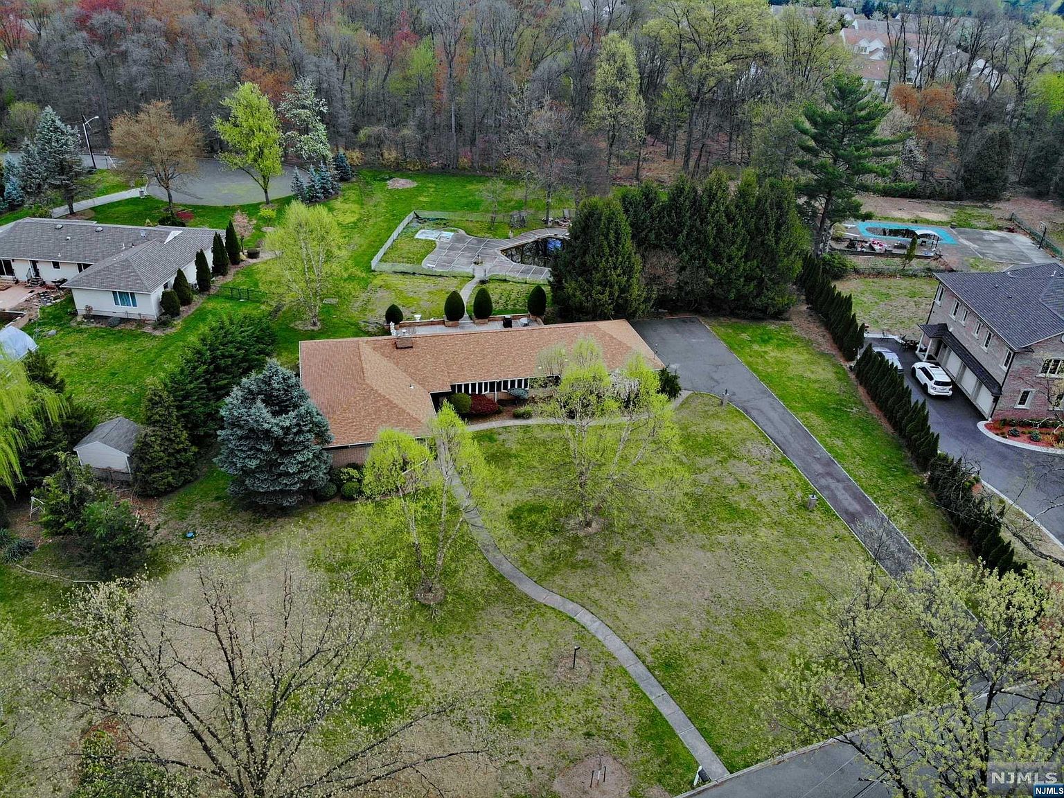 255 Alpine Dr, Paramus, NJ 07652 | Zillow