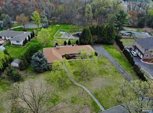 255 Alpine Dr, Paramus, NJ 07652