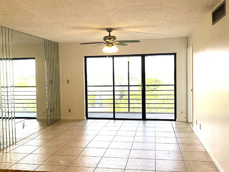 2322 S Cypress Bend Dr #711 — Photo 3