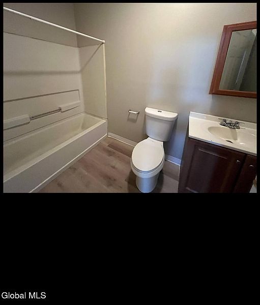 3rd image of 1098-1100 Broadway