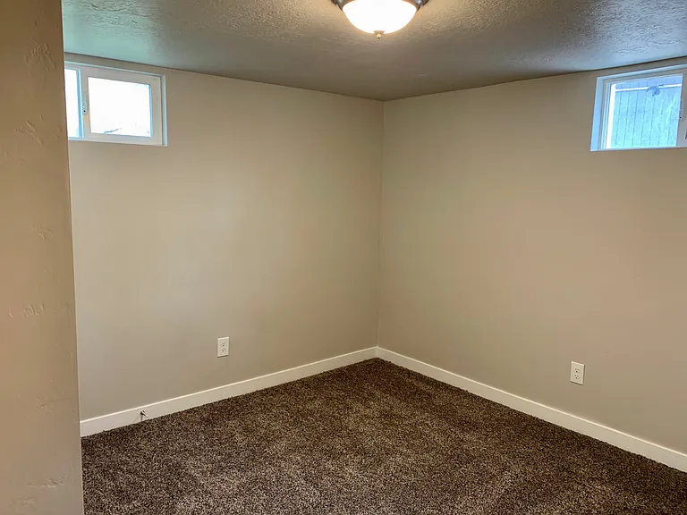 1045 Capitol St — Photo 13
