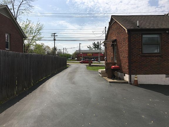 5th image of 2104 Elm Hill Pike