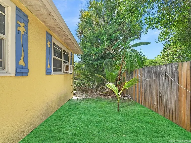 1413 SW Heather Ter — Photo 4