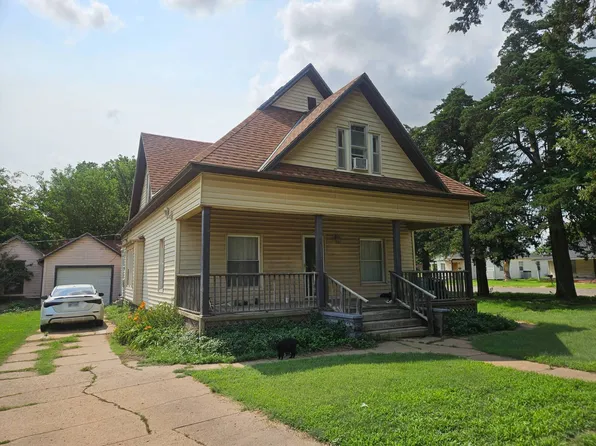 403 S 8th St, Kiowa, KS 67070