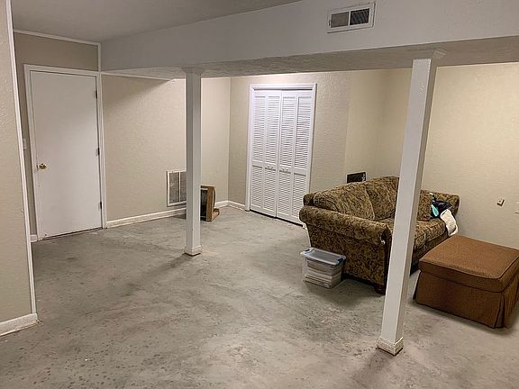 Finished basement / bed room