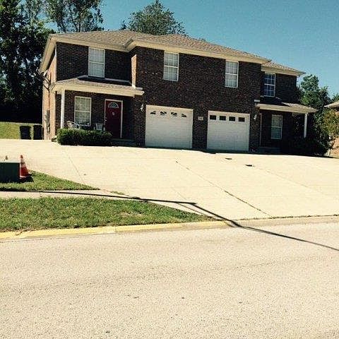 2nd image of 549 Hampton Way #B