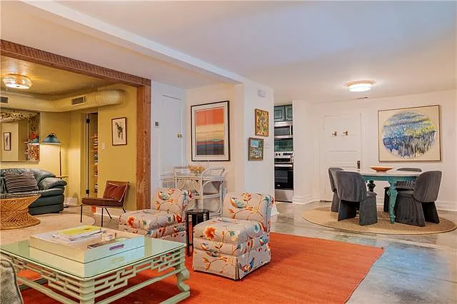 2931 Saint Charles Ave — Photo 6